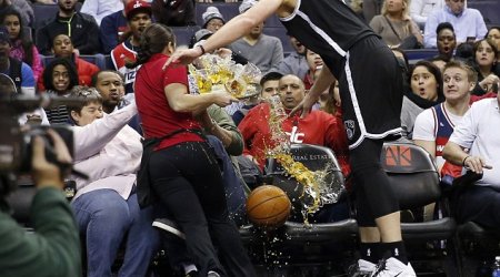 Brooklyn Nets center crashes into courtside waitress