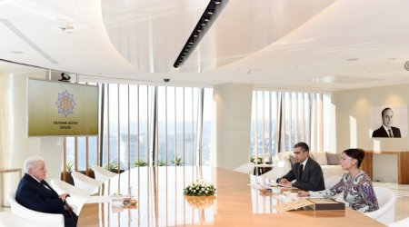 Mehriban Əliyeva xalq artisti Əlibaba Məmmədovla görüşüb