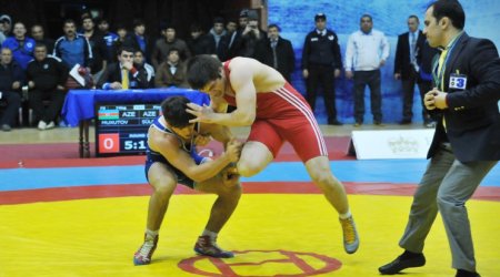 В Баку начался чемпионат по борьбе