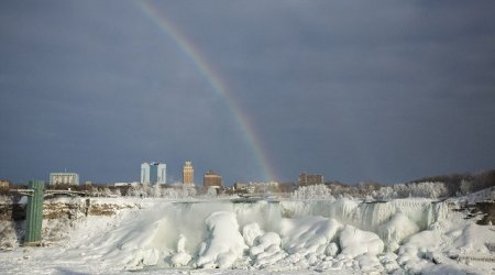 Ниагарский водопад закован в лед