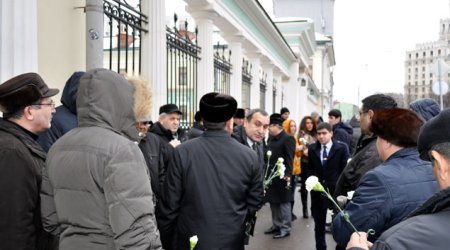 Сторонники Аббаса Аббасова напали на протестующих