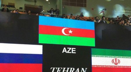 İranda Azərbaycan bayrağını təhqir etdilər