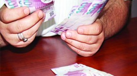 1 dollar equals 1.05 manat