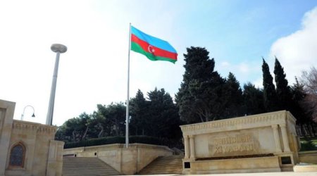 Посол США посетил Аллею Шехидов