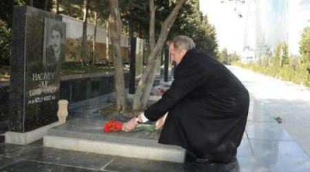 US Ambassador to Azerbaijan visits Alley of Martyrs