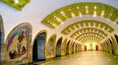 Metroda reklamlar bərpa olunur