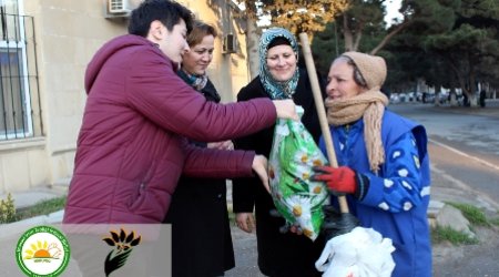 Bakıda maraqlı AKSİYA - Süpürgəçi qadınlara 8 mart hədiyyəsi