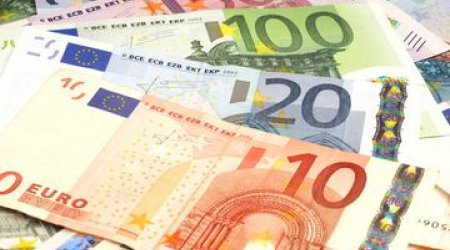 Euro goes up about 1% in Azerbaijan