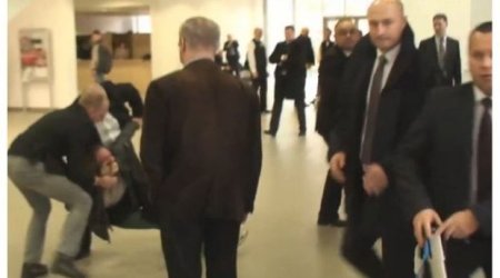 Охрана президента заклеила рот журналиста