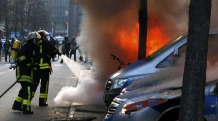 Ранены десятки полицейских