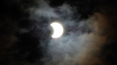 Произошло первое полное солнечное затмение 2015 года