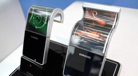 Will Samsung's Galaxy S7 fold in HALF?