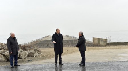 İlham Əliyev Bakı Ağ Şəhər bulvarında - FOTOLAR