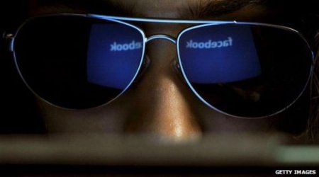 Facebook hits back at data use privacy criticisms