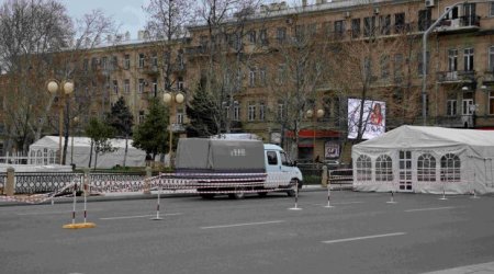 В центре Баку установлены палатки