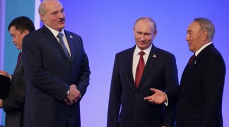 Lukaşenko Putini ələ saldı