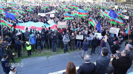 Azeri opposition holds rally as economy slows