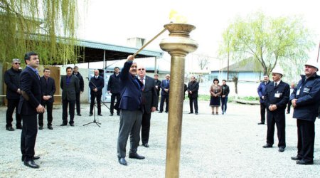 Ровнаг Абдуллаев зажег факел