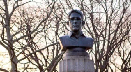 Бюст Сноудену в Нью-Йорке