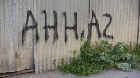 Bakının divarlarına cızılan 