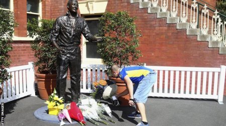 Richie Benaud: World pays tribute to cricket legend & commentator