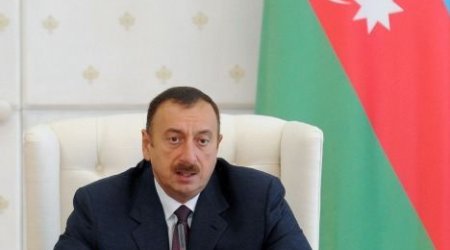 İlham Əliyev: “Bəzi hallarda dərmanların qiyməti bir neçə dəfə, bəzi hallarda on dəfə şişirdilir”