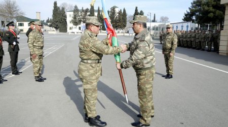 Закир Гасанов вручил боевые знамена