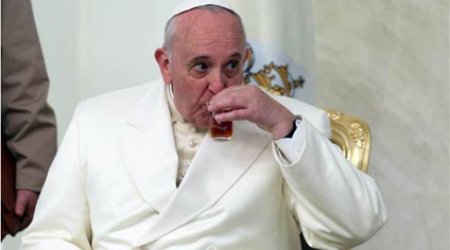 Papa ermənilərin yanında