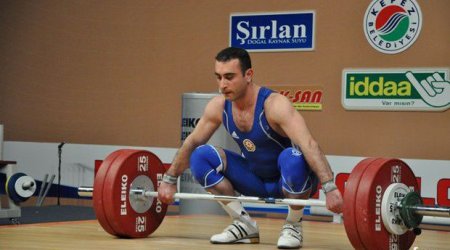 Афган Байрамов завоевал малое золото