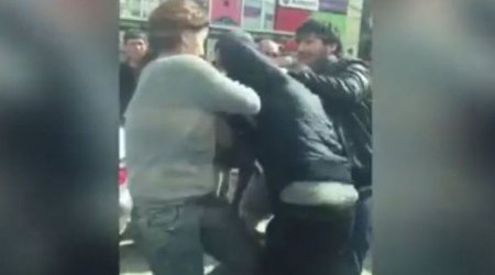 В Баку девушка избила парня