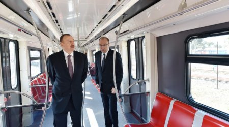 İlham Əliyev yeni metro qatarları ilə tanış oldu - Video+Fotolar