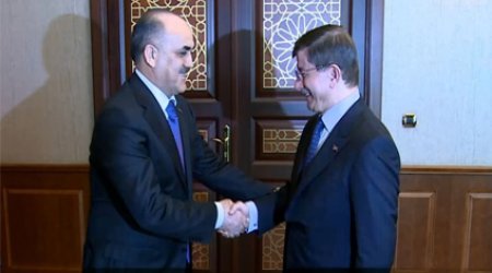 Azərbaycanlı nazir Davudoğlu ilə