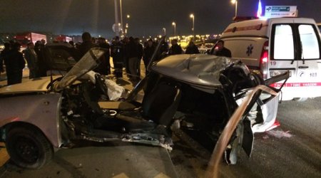 3 dead after car slams into light pole in Baku