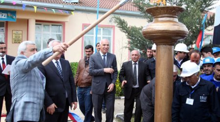 Ровнаг Абдуллаев зажег факел