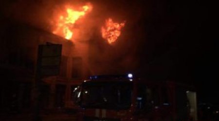 В Баку сгорела чайхана. Есть погибший