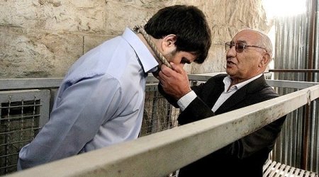 Ata ‪oğlunun qatilini edam kürsüsündə bağışladı