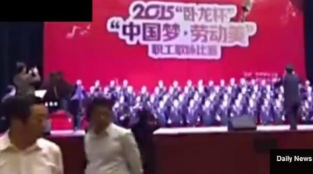 Хор провалился под сцену