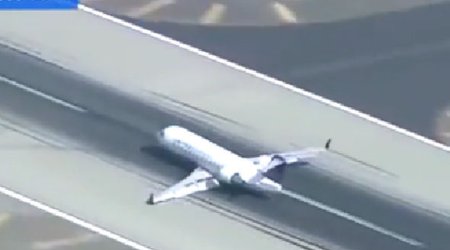 Самолет экстренно приземлился