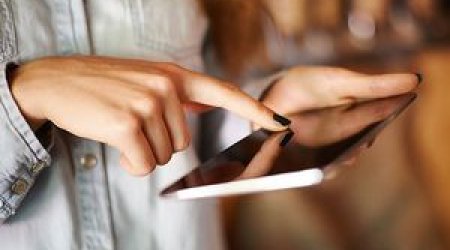 “Normal ölçülü smartfonlar” dəbdən düşür