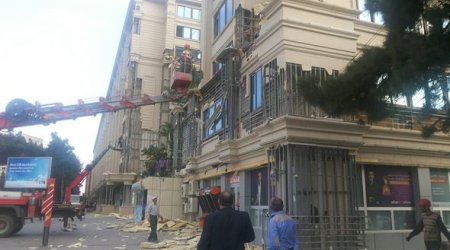 Bakıda binalardan penoplast üzlüklərin sökülməsinə başlanılıb - FOTO