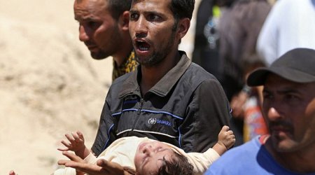 ISIS hangs 'Iraqi army collaborator' from bridge