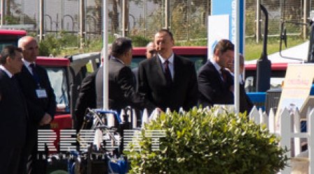 İlham Əliyev Beynəlxalq qida sənayesi və kənd təsərrüfatı sərgiləri ilə tanış oldu