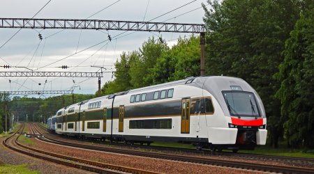 İlk ikimərtəbəli elektrik qatarları Azərbaycana göndərildi - Fotolar