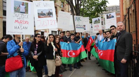 Azərbaycanlılar Ermənistan səfirliyi qarşısında etiraz aksiyası keçirdi