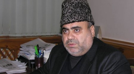 Putin Allahşükür Paşazadəni Fəxri Fərmanla təltif edib