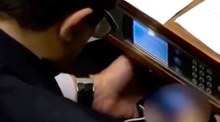 Депутат смотрел порно на заседании парламента