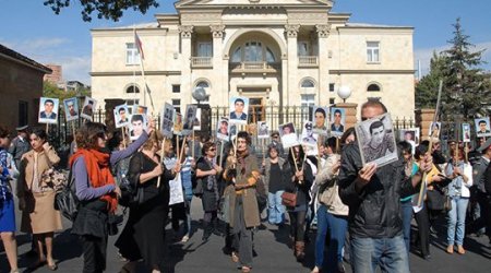 ​Yerevanda əsgər anaları etiraz aksiyası keçirdi