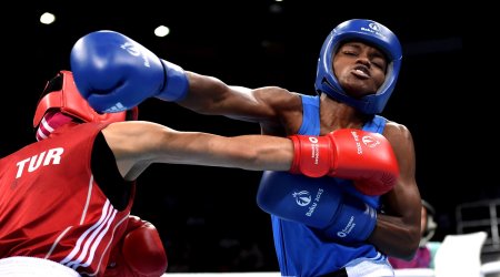 Nicola Adams dances past Elif Coskun into final