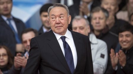 Dövlət başçısı liftdə qaldı - Kuryoz hadisə