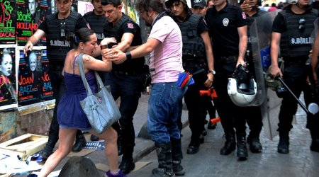 Gay Pride march in Istanbul turns violent